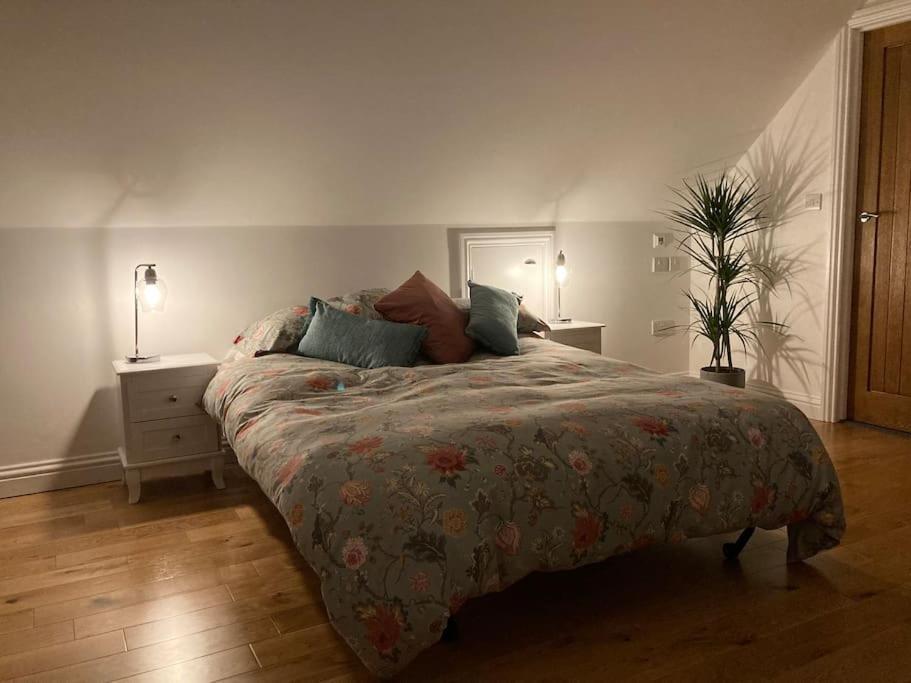 The Hideaway - Village Retreat With Woodland Views Smeeth Eksteriør bilde